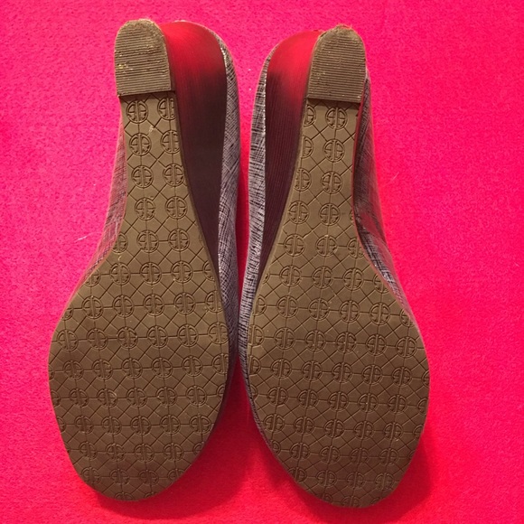 Lily Pulitzer Black Open Toe Wedges, 8.5M - Picture 3 of 6